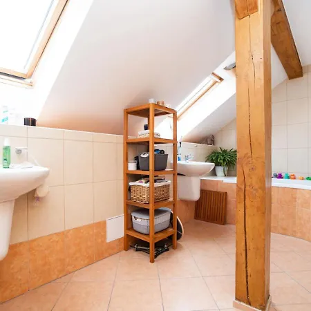 Bright And Airy In Unique Suburb * Praga
