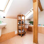 Bright And Airy In Unique Suburb * Praga
