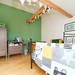 Bright And Airy In Unique Suburb Apartamento *