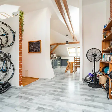 Bright And Airy In Unique Suburb * Prága