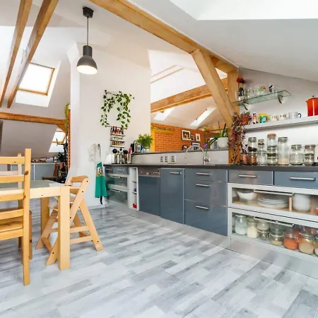 Bright And Airy In Unique Suburb * Prag