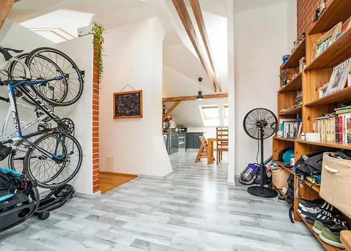 Bright And Airy In Unique Suburb * Praga