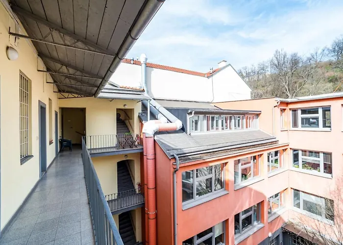 Bright And Airy In Unique Suburb Apartament Praga