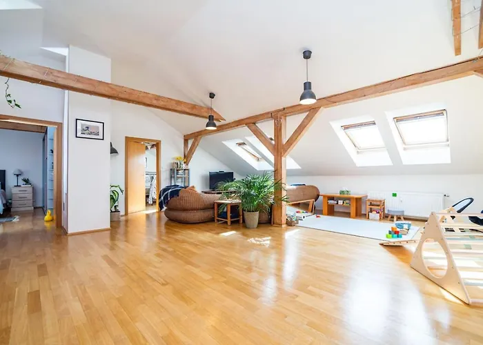 Bright And Airy In Unique Suburb * Prag