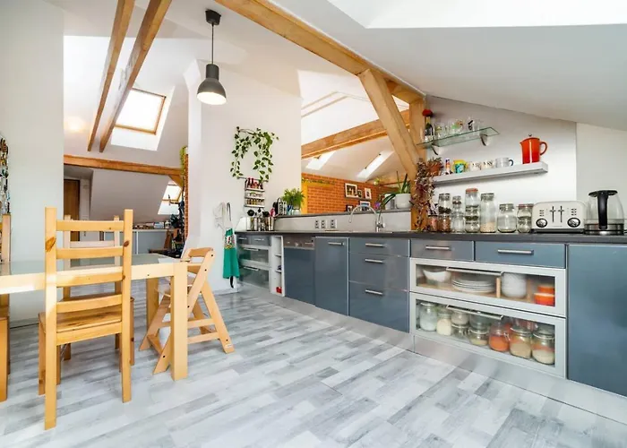 Bright And Airy In Unique Suburb * Praga